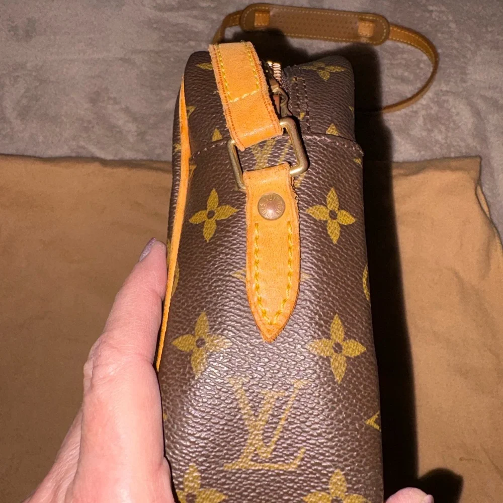 Louis Vuitton Black and Brown Monogram Messenger Bag - Picture 3 of 8